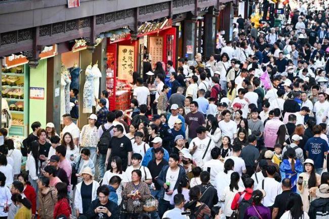 五一5城人均消费超千元 文旅消费新趋势