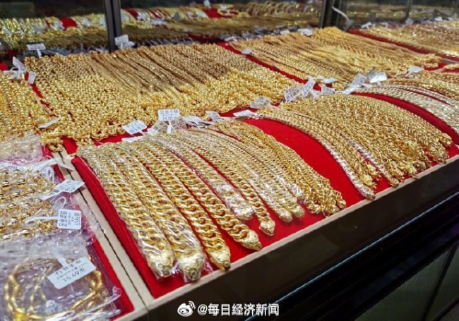 金价狂飙为何周大福却关了969家店