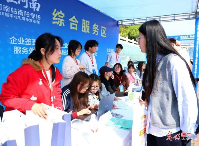“百日行動(dòng)”進(jìn)校園 精準(zhǔn)服務(wù)促就業(yè)