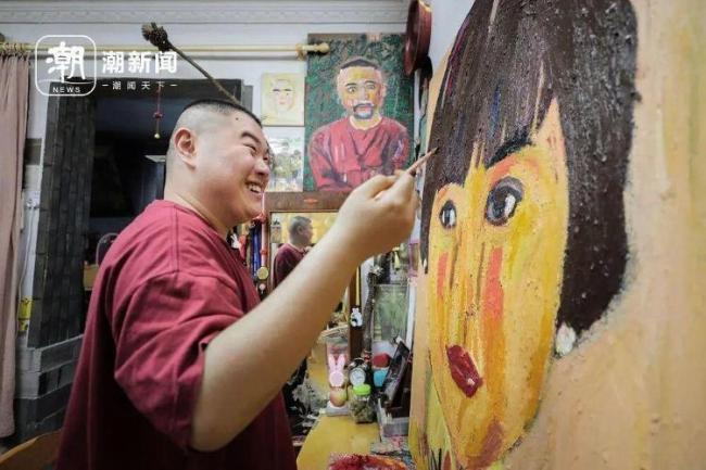 孤独症儿子画下不同年龄段的妈妈 每张都是最美好的我