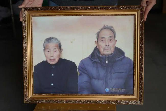 96岁老夫妻分享长寿密码：包容相伴
