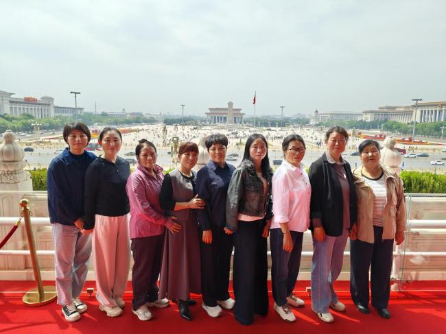 三位烈士母亲在北京相聚 致敬英烈家国大爱