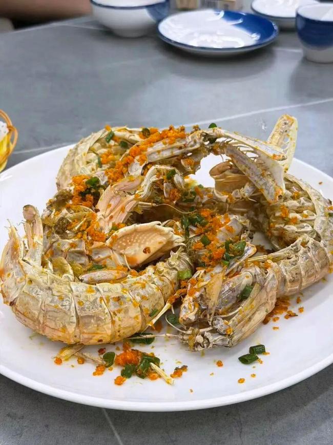 “4只皮皮蝦1035元”當(dāng)事人否認(rèn)想吃白食，刪除評論；隔壁海鮮店發(fā)聲 事件持續(xù)發(fā)酵引發(fā)關(guān)注