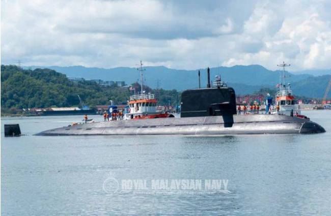 博主：麒麟首艇与054AP完成首次碰面 巴海军舰队护航归国