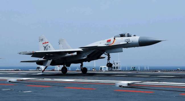 直击歼-15舰载战斗机实弹投射训练 南海实战化演练显威力