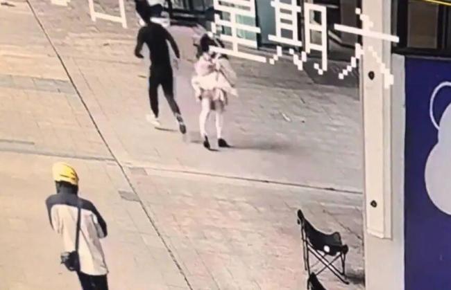 警方通报15岁男生撞倒女生 案件正在进一步办理中