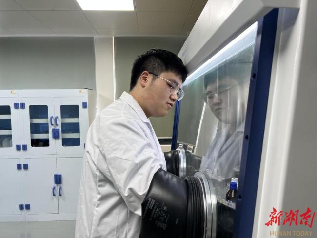 男子4年每天学16小时上岸双一流硕士