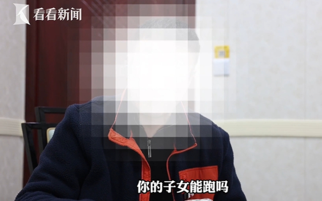 78岁大爷住超市10年 送房给干女儿 温情故事背后的秘密