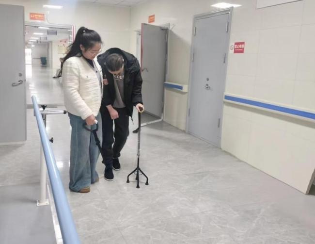 16岁少年无证驾驶撞倒23岁研究生 两个家庭的悲剧