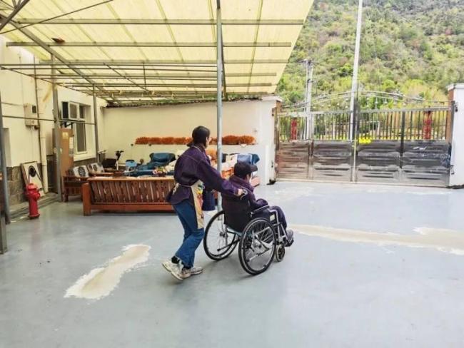 我是95后，在养老院工作7年 用青春拥抱夕阳