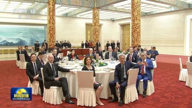 中国商飞董事长和波音CEO同桌吃饭 共商合作机遇