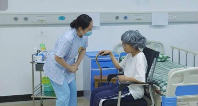 我是95后，在养老院工作7年 用青春拥抱夕阳