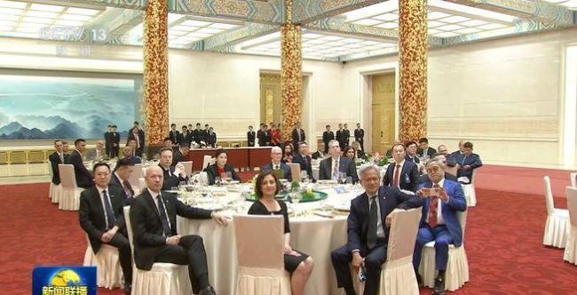 库克盛赞中国市集：特别强盛 中好意思科技巨头共聚晚宴