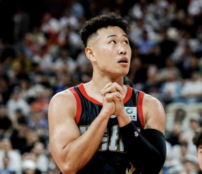 贺希宁：争取在客场拿下一场胜利