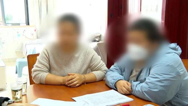 男子抛弃妻女13年回归后起诉女儿