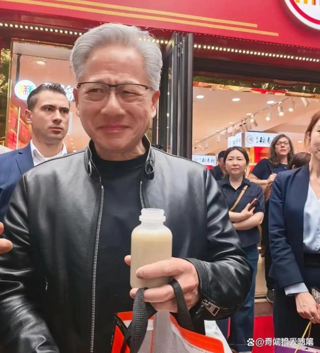 老东说念主挑战喝豆汁 眼睛眨三下后摇头 AI之父被北京特产击溃