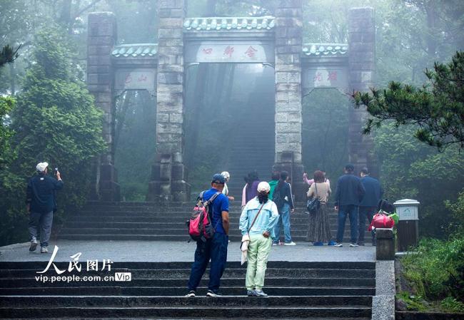 江西庐山：云海景不雅好意思如画