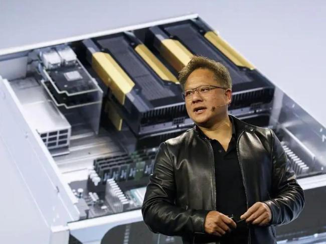 黄仁勋说莫得任何责任我看不上 从扫茅厕到科技巨头的崛起