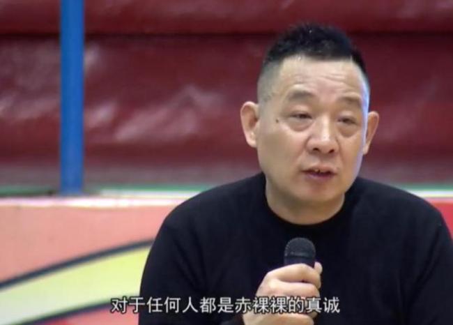 iPhone降价胖东来主动联系顾客退差价 真诚服务获赞