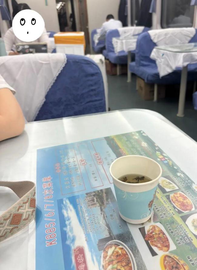 列车餐车坐满人仅一人消费