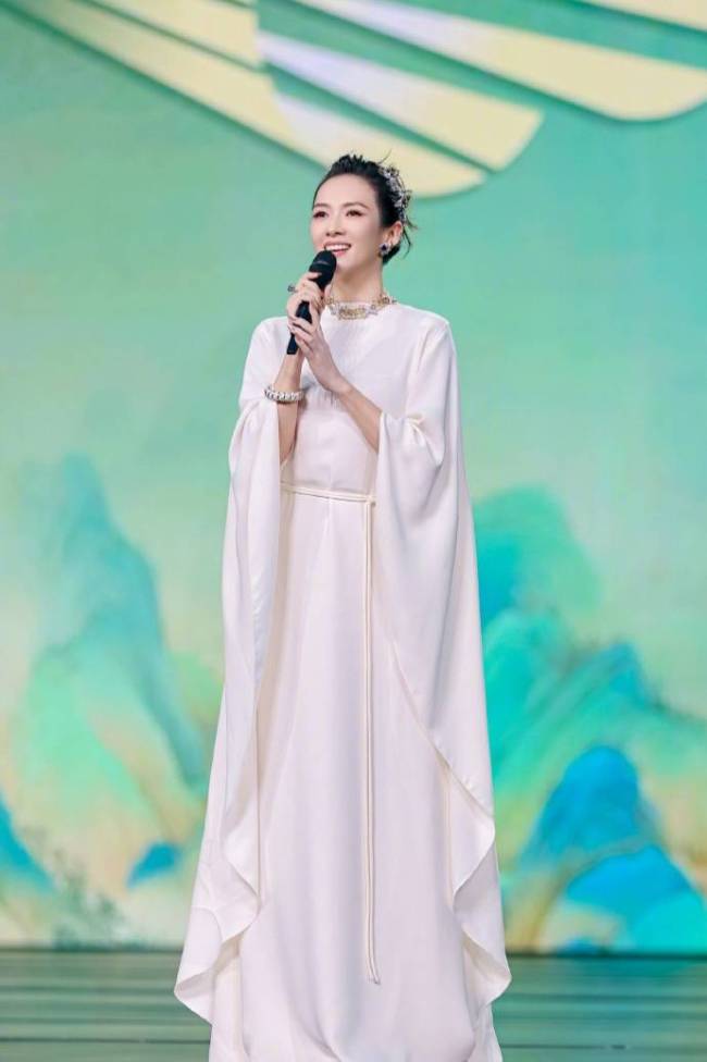 曝三金影后和顶流前男友复合 网络掀起推理狂潮