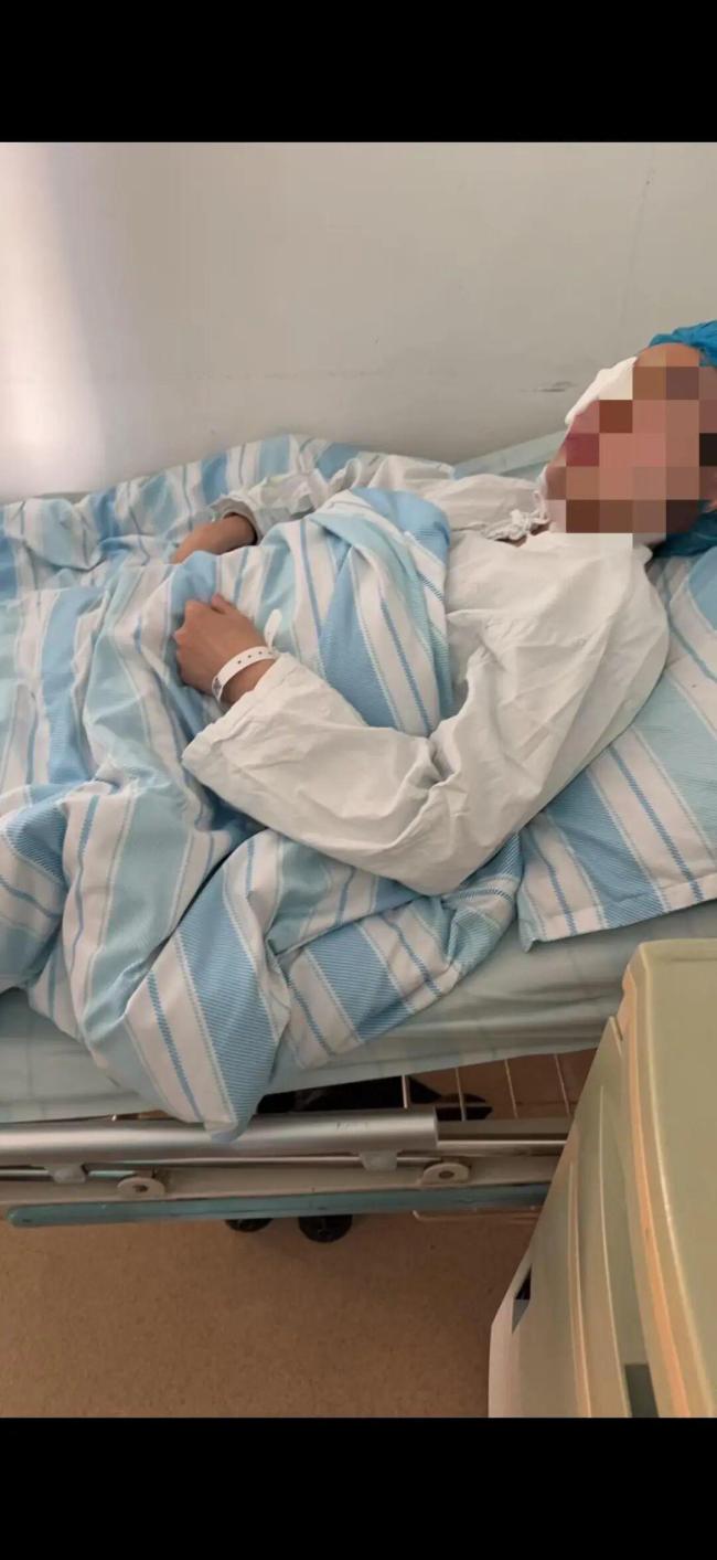 女教师劝架被女生用镊子戳伤眼球 创伤后应激障碍缠身