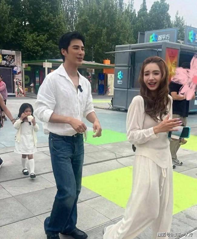 姜潮麦迪娜7岁儿子颜值 遗传基因开挂