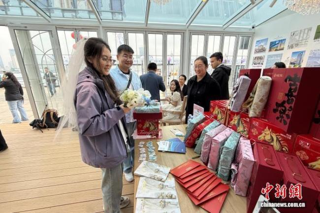 旅行领证成年轻人新风尚 甜蜜经济蓬勃发展