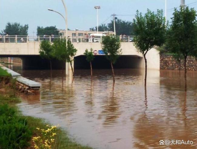 暴雨天气下如何安全驾车 注意事项全解析