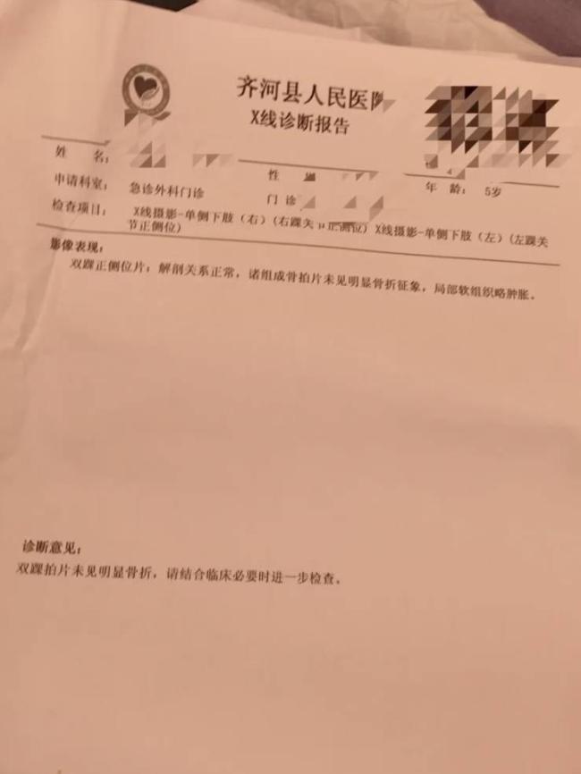 女童开景区电瓶车意外碾压男童脚踝