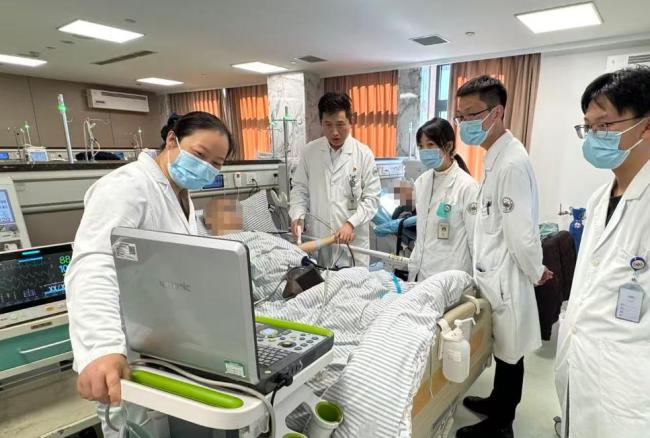 女子吃完饭后血脂爆表抽出“牛奶血”