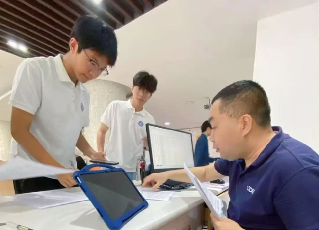 成都大学41岁宿管大叔考研上岸 逐梦路上的坚守与热忱