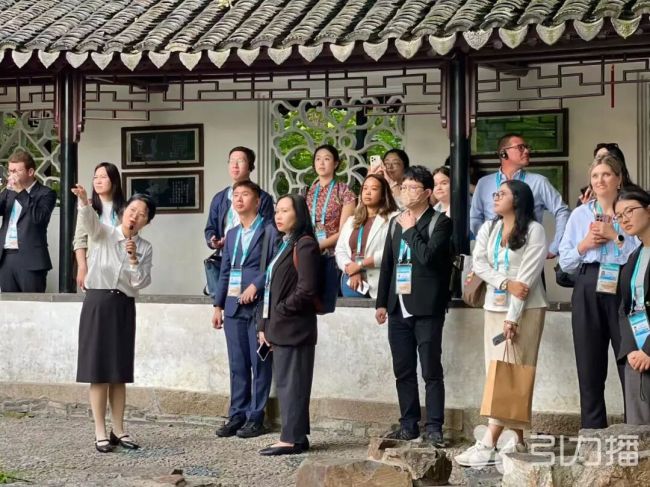 匠心蘇作亮相APEC新聞中心 蘇州展現(xiàn)雙面繡魅力