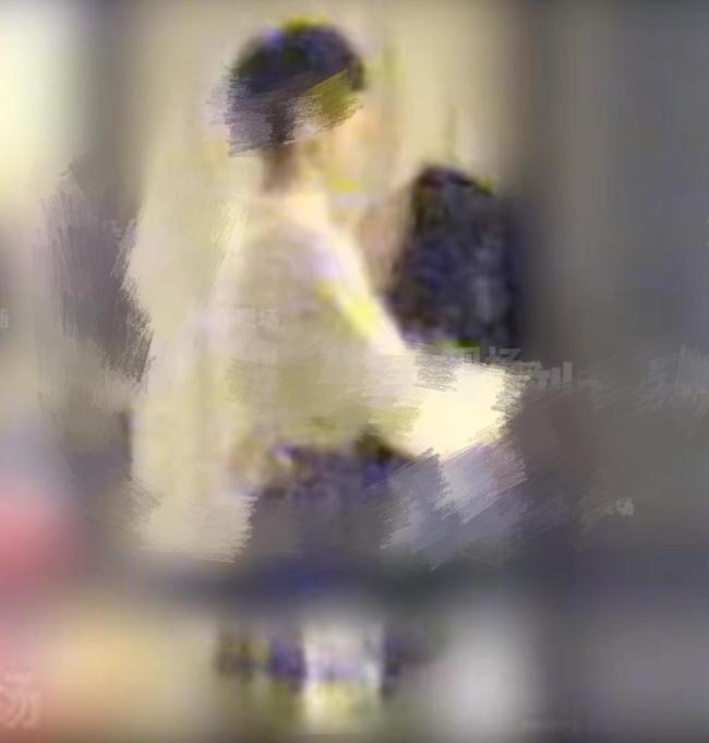 媒体评周也与男友约会被偷拍
