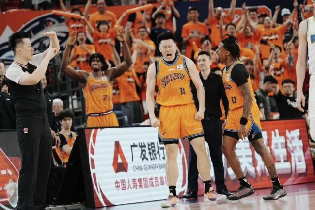 上海男篮连赢两个客场有戏吗 三分与心态成关键