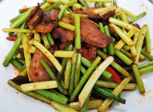 河南人终于送走了“餐桌噩梦”蒜薹 蒜薹创意吃法大比拼