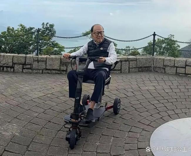 97岁李嘉诚近照曝光