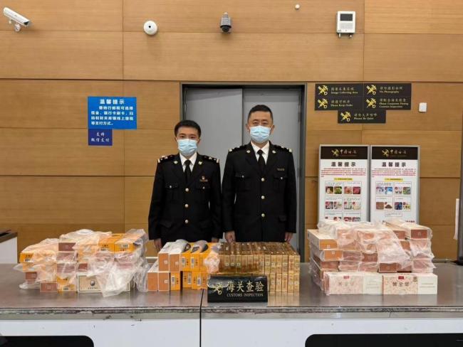 成都海关查获大量卷烟共计114条