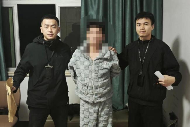 幸好沒扎臉上 不然婚都結(jié)不了了：民警勇擒嫌犯負(fù)傷