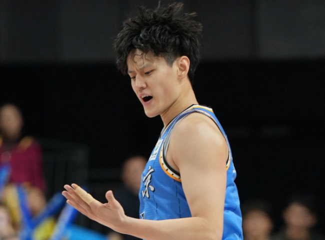京沪大战G4伤情：曾凡博发烧输液缺席训练 上场伤停阿隆德斯恢复训练