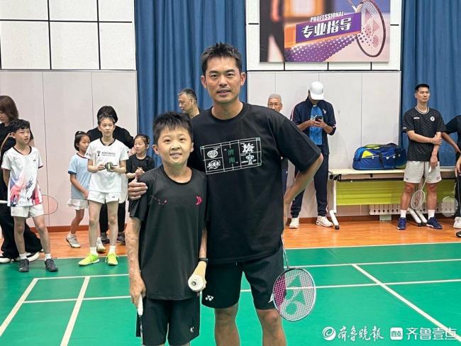 12岁励志男孩与林丹温暖“对决”