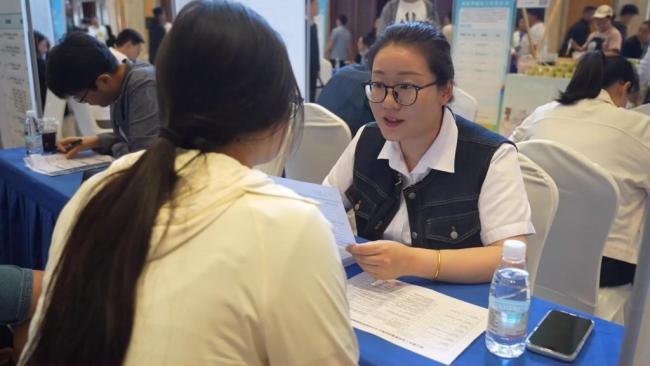 “百校学子地方行”走进江苏 校地合作助就业