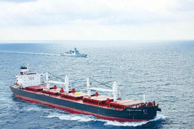 中国军人再次“火”出圈 站如松柏展风采