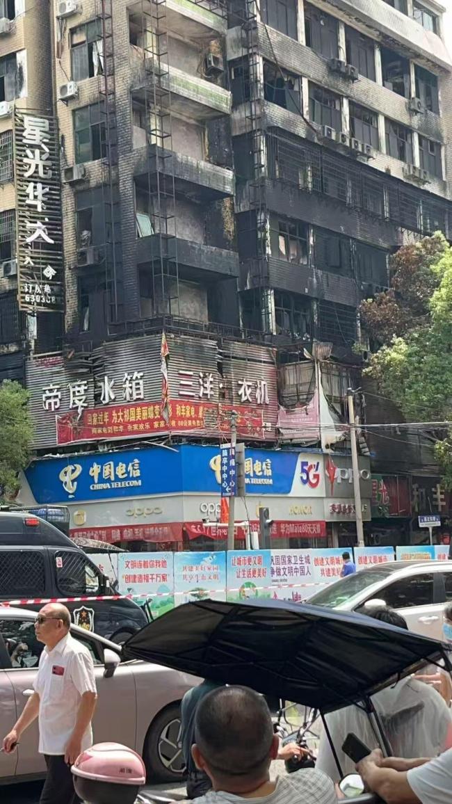 湖南商铺起火致5死 疑因电瓶车引发 官方正调查事故原因