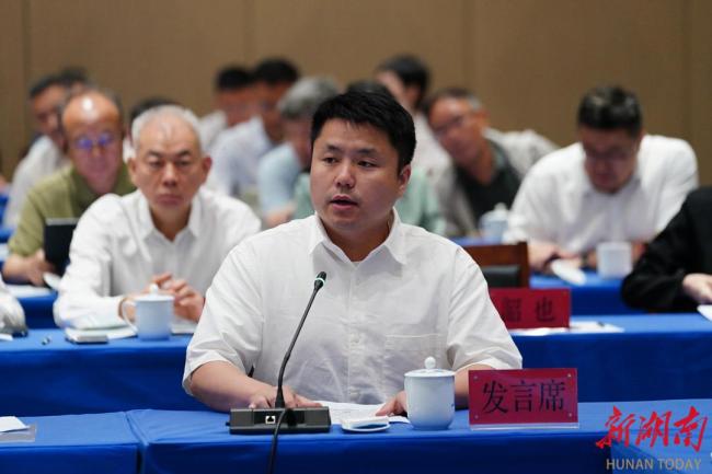 湖南省委邀院士專家座談學(xué)習(xí)袁隆平 傳承科技創(chuàng)新精神