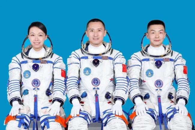 神舟二十三号载人飞船发射升空 创多项国内首次纪录