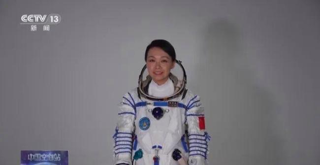香港女航天员曾见证香港警察更换警徽 从警徽到航天服的荣耀之路