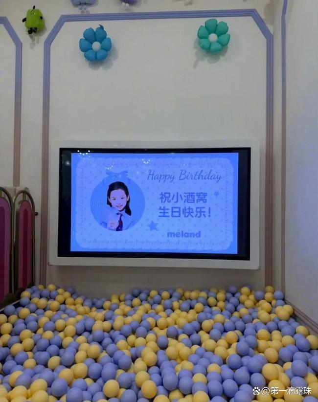 董璇为女儿小酒窝提前庆生