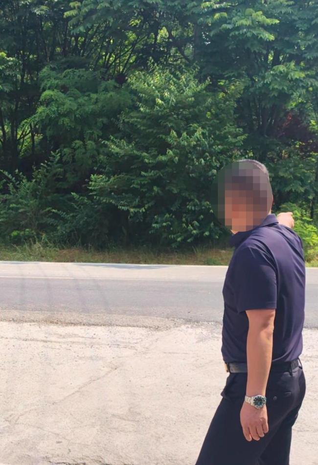 女童母親稱(chēng)眼睜睜看女兒被馬拖走 家屬深陷悲痛之中