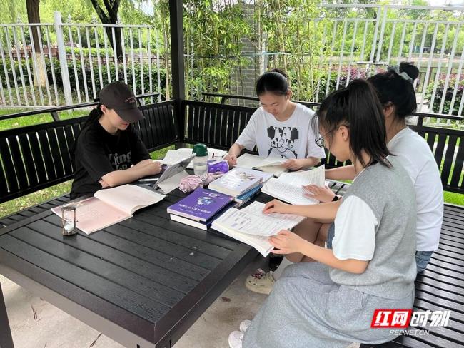 湖南一师同寝室四名女生全员考研上岸